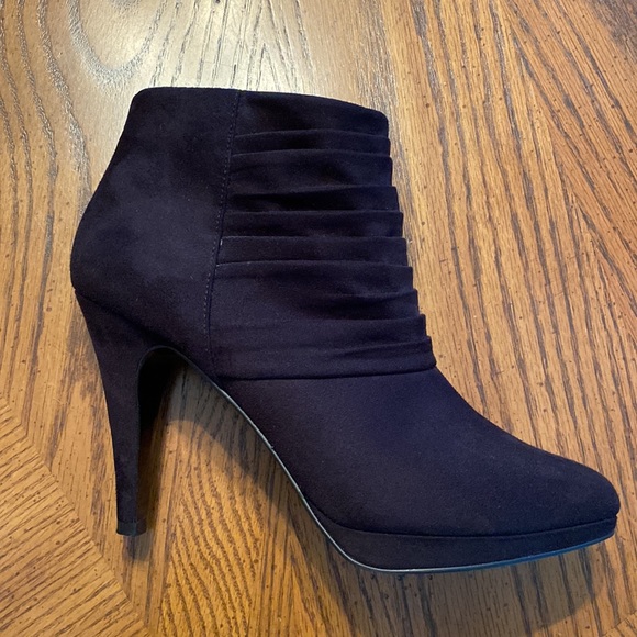 Kelly & Katie Black Suede Booties - Picture 2 of 7